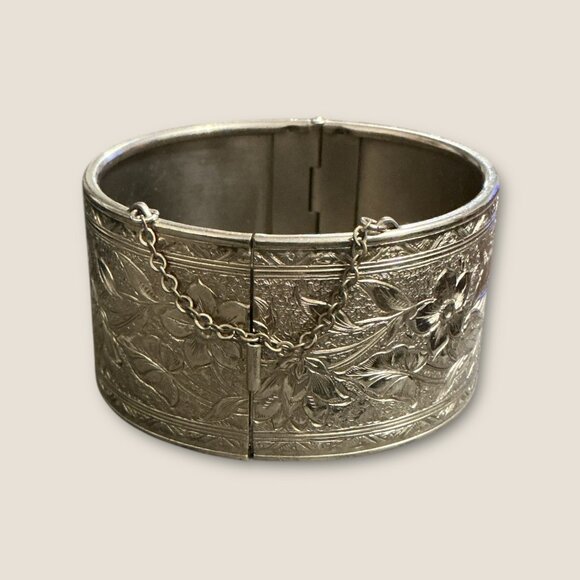 Vintage Antique Silver Floral Engraved Hinged Bangle Bracelet - Picture 3 of 6